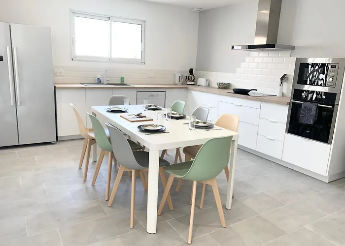 Belle Maison De 140m2, Proche Centre *