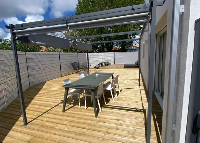Belle Maison De 140m2, Proche Centre Hébergement de vacances